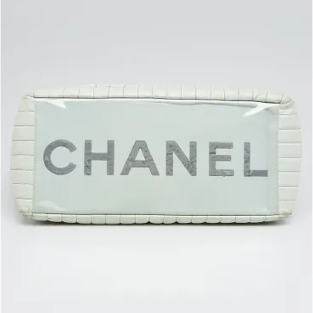 AuthenticCHANEL
Light Green Quilted Lambskin Leather Mademoiselle Giant Tote Bag - Picture 5 of 14